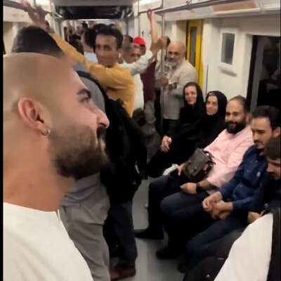 (فیلم) غوغای خوانندگی پسر خوش صدا در مترو گرد و خاک به پا کرد / بهتر از این نمیتونس بترکونه...