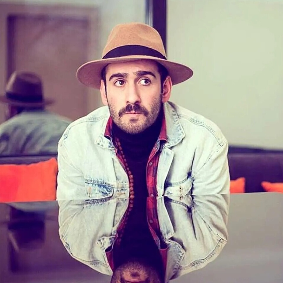 (ویدیو) لقب‌های سم "حامد آهنگی و نیما شعبان نژاد" در دوران مدرسه؛ از حامدِ روغن جامد تا شعبان‌ نیمانژاد و عباس بوعذار😂😂 / "نیما" نری جایی بی ما