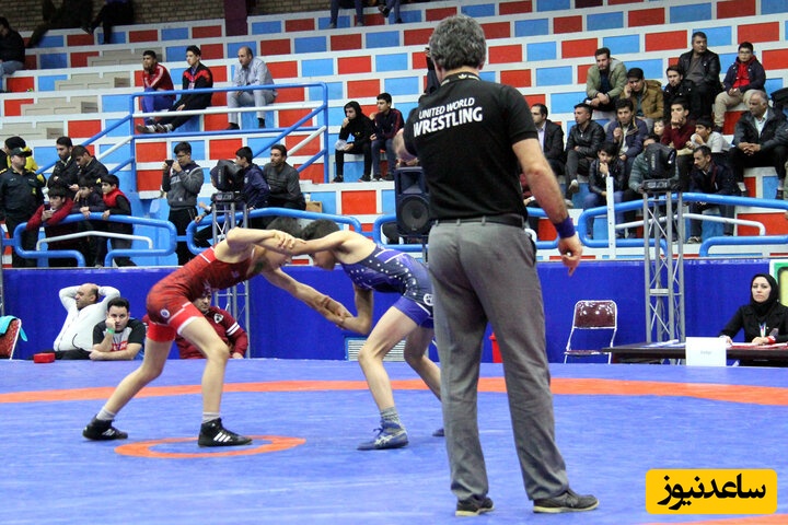 لحظه حمله مرگبار با قمه به داور بین‌المللی در سالن کشتی نهاوند / هشدار دیدن این ویدئو برای همه مناسب نمی باشد🚫