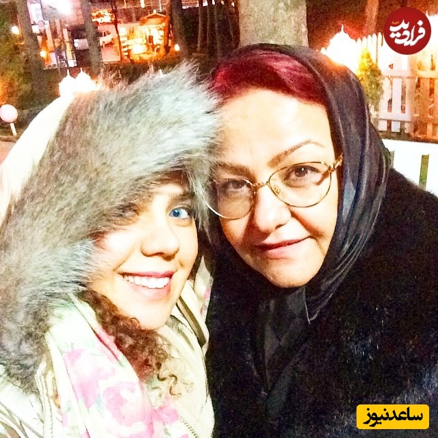 بازیگر نقش مومو در کنار مادرش