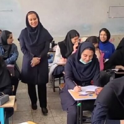 (عکس) خلاقیت خنده دار معلم ایرانی برای اهدای نمره ارفاقی به دانش آموزان نیازمندش/ خدا هیچ دانش آموزی رو محتاج نیم نمره نکنه بلند بگو آمین😂