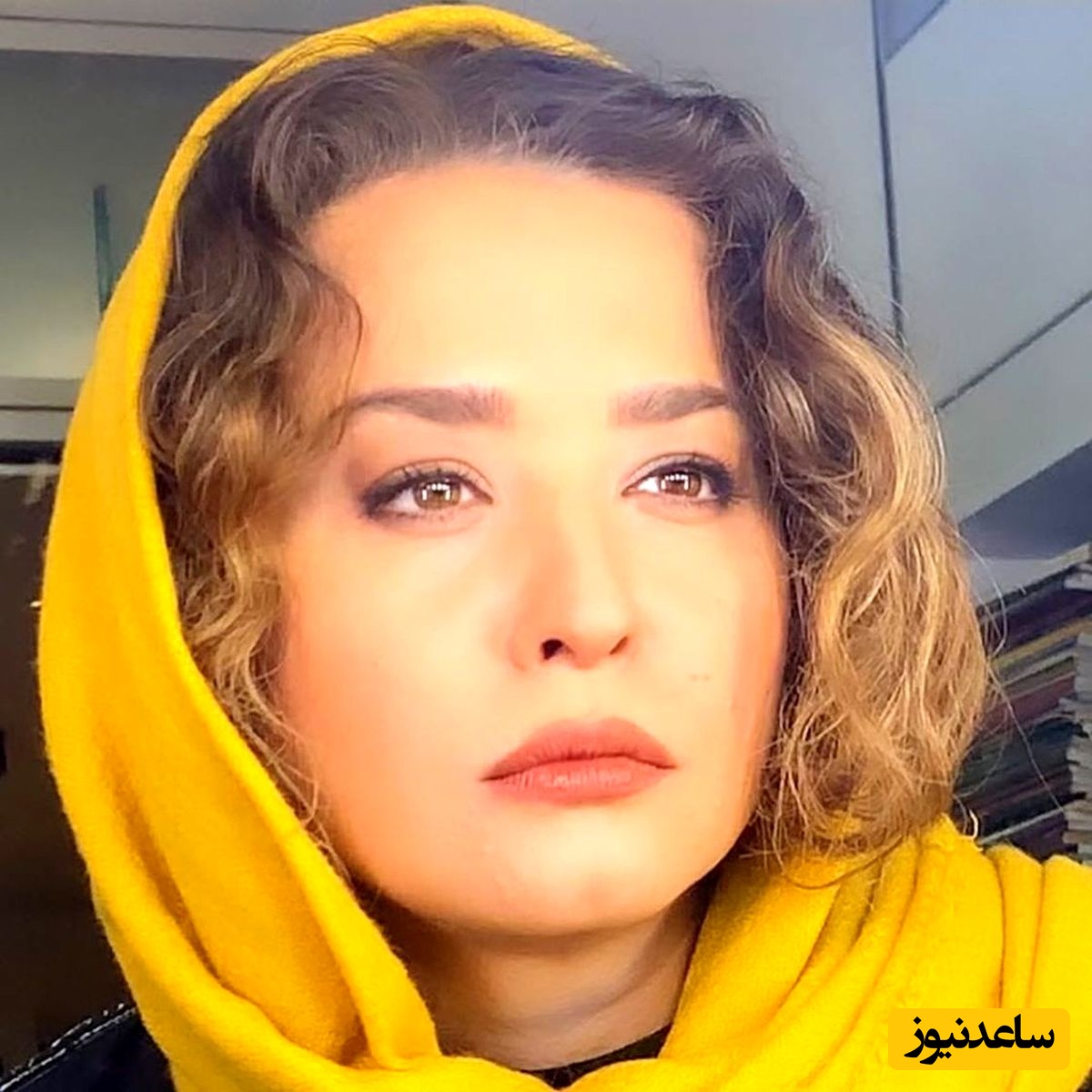 سلفی مهراوه شریفی نیا زیر نور بنفش در کنسرت و بین هواداران مذکرش!💜