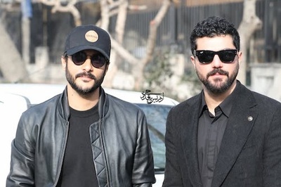 حضور بازیگران و هنرمندان مشهور در مراسم ختم مادربزرگ سینا مهراد، اسماعیل سریال بدنام؛ فرزاد حسنی، علی اوجی، بهاره افشاری و...+ فیلم و عکس