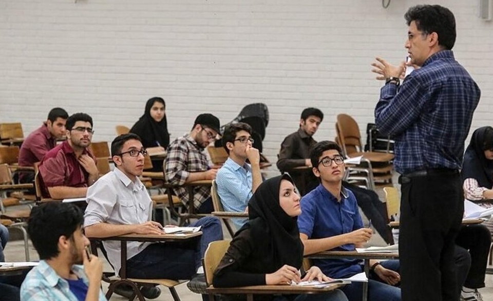 (عکس) وقتی تاسیسات دانشگه کارشو بلد نیست و باعث میشه استاد موقع تدریس خیلی به زحمت بیفته!🤣