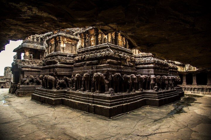 آشنایی با زیبایی های غارهای اَلورا در هند