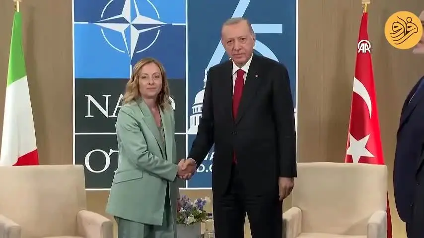 (ویدیو) اردوغان خطاب به نخست وزیر ایتالیا: خانوم ملونی باید سیگار رو ترک کنی.../مکرون: این غیر ممکنه😂