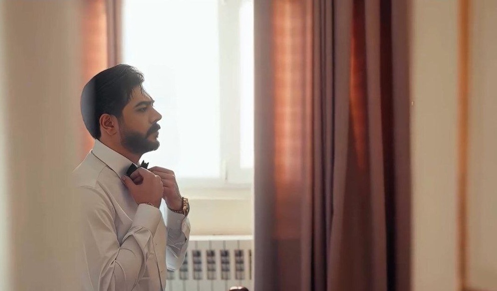 شعرخوانی عاشقانه سهیل قاصدی برای همسرش مریم مومن: تو با قلب ویرانه من چه کردی؟/ الهی به پای هم پیر بشین😍+فیلم