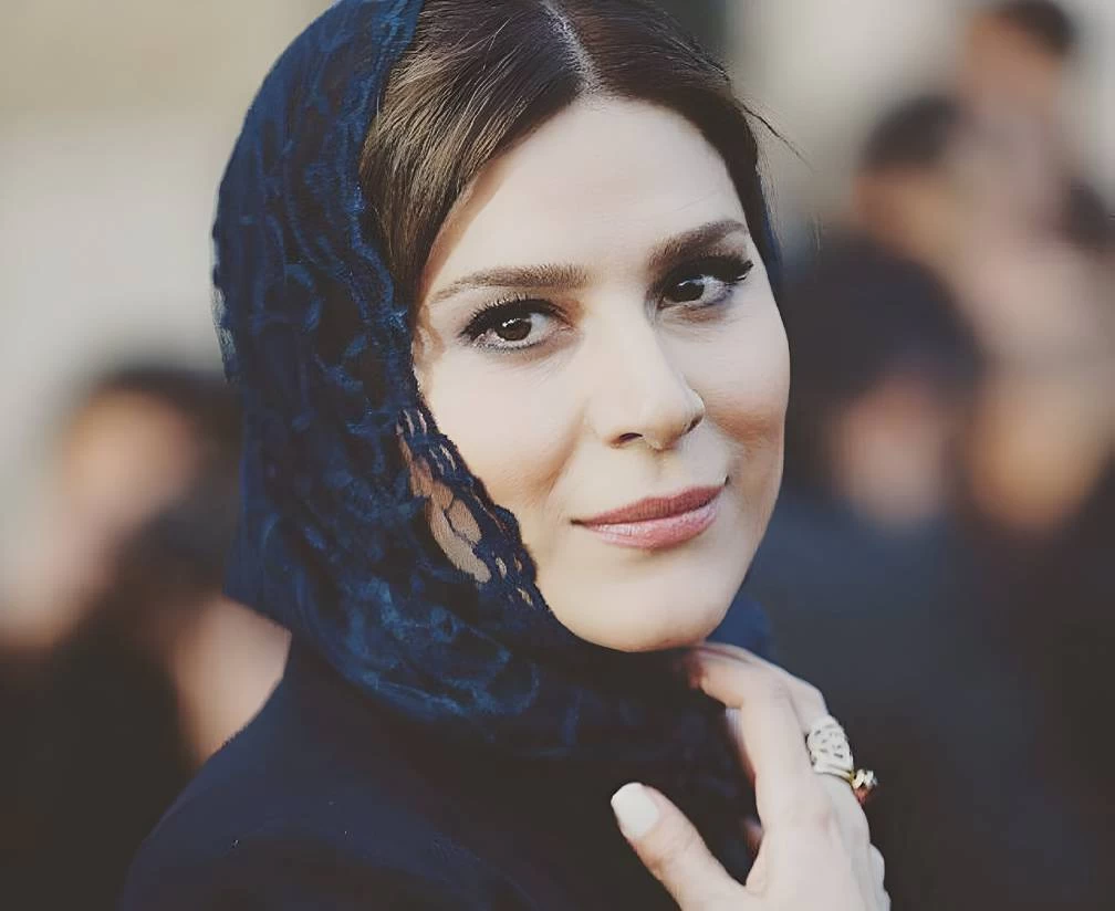 استایل خفن و خوشرنگ سحر دولتشاهی در روز تولدش در کف خیابان!