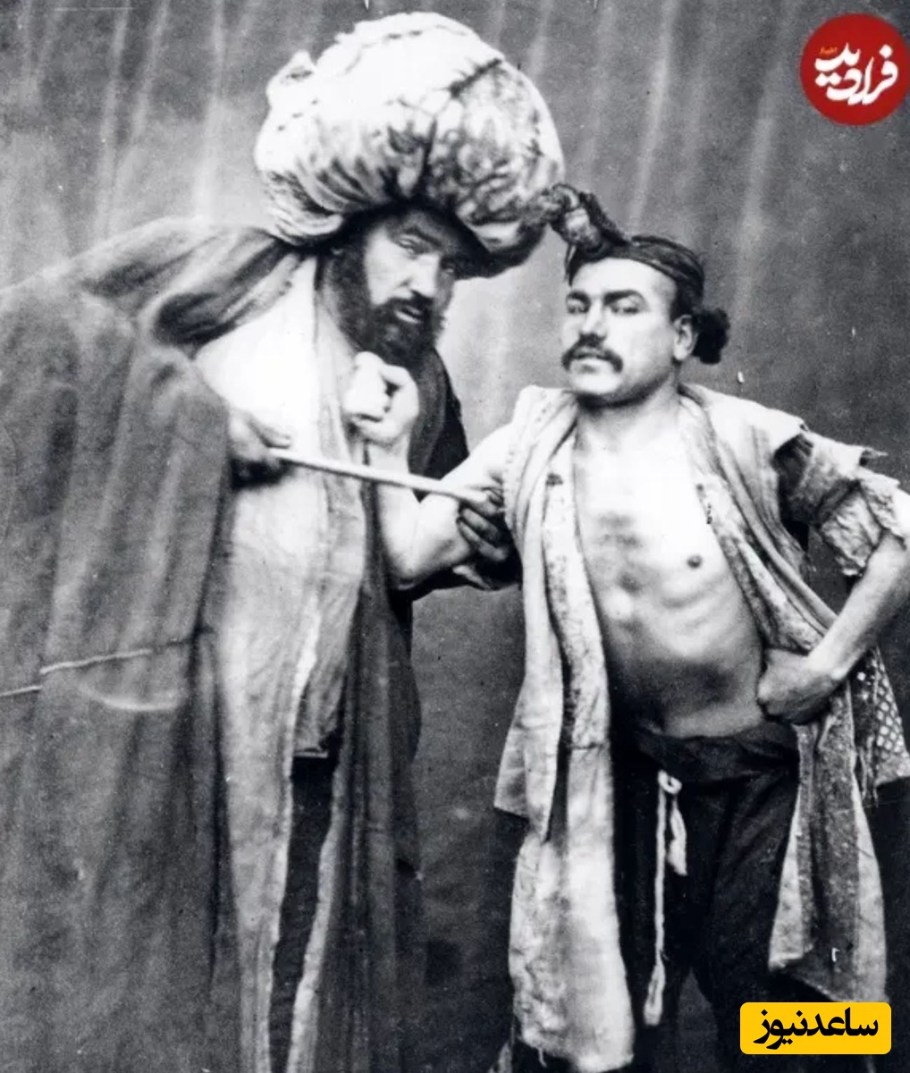 کریم شیره‌ای و عباس گنده؛ دو دلقک معروف دوران قاجار که در دربار ناصرالدین شاه هم نمایش اجرا می‌کردند