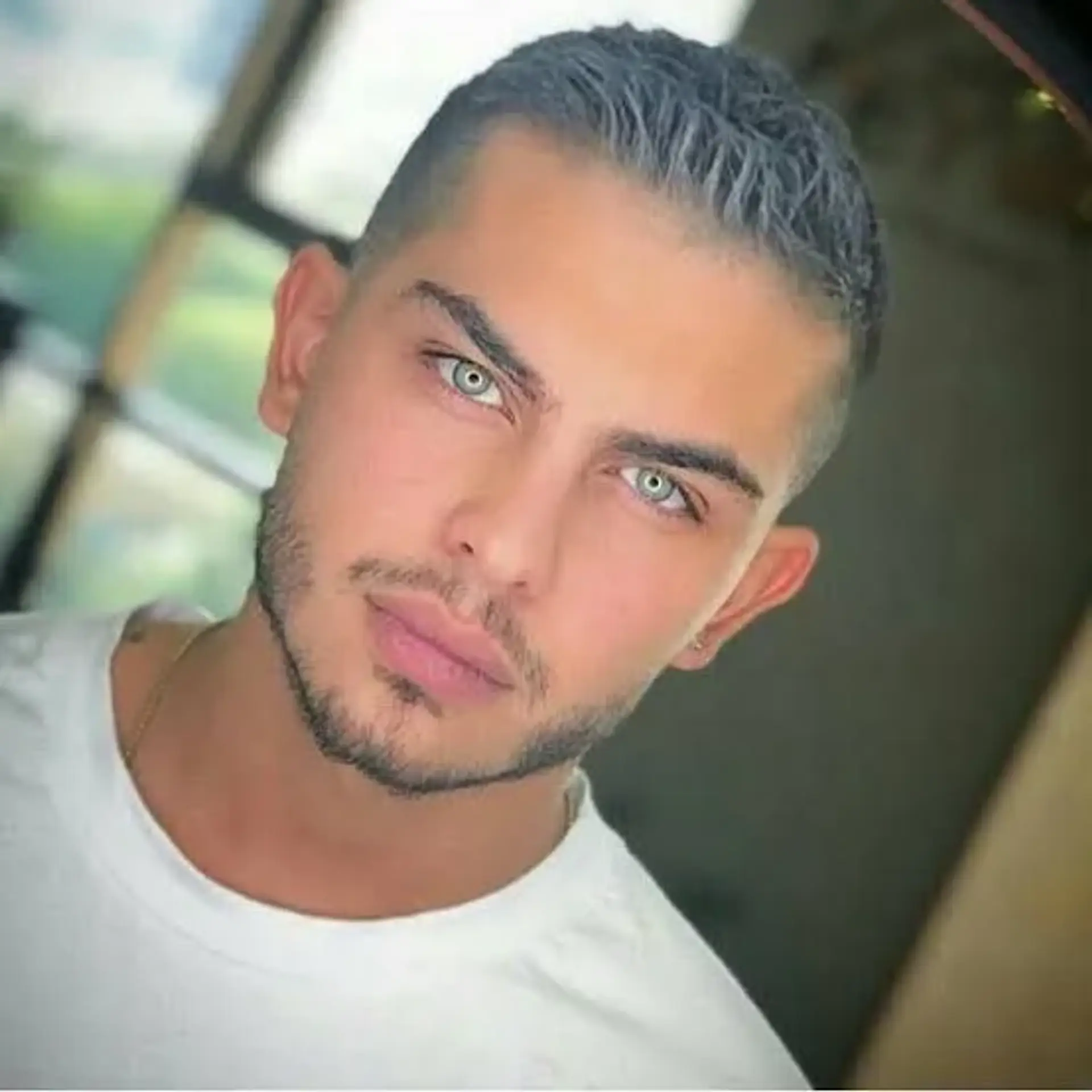 کویرگردی ارسلان قاسمی با چهره اخمی / چرا قیافه گرفتی! از ترس آدم شب نمیتونه بخوابه، یکم بخند + عکس