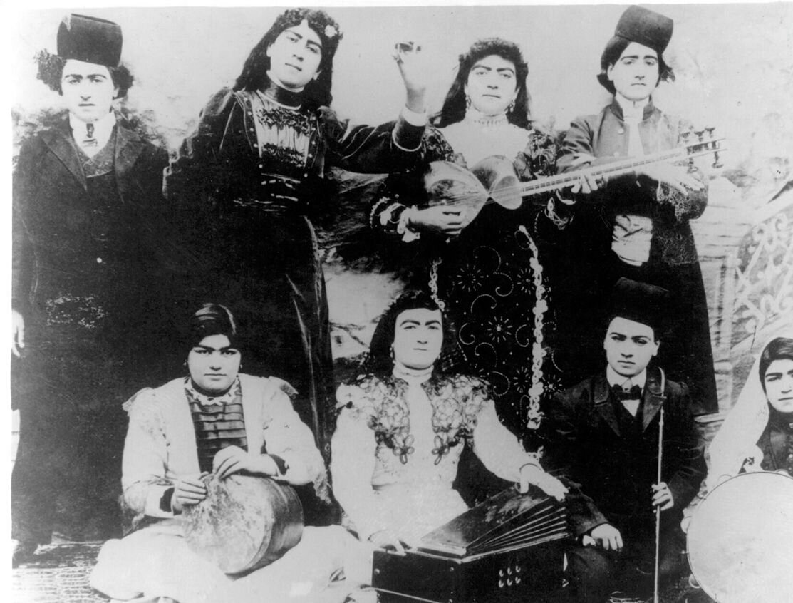 عکس‌های دیده نشده از زنان «مطرب» در دوران قاجار