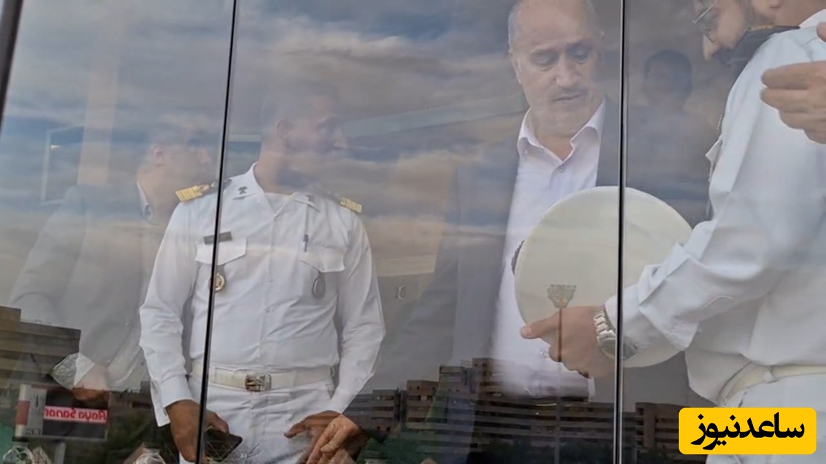 حضور سپهبد اکبر موسوی در ورزشگاه دستگر‌ی برای تماشای تیم ملی