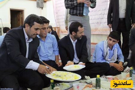آموزش جالب محمود احمدی نژاد به یک مقام سیاسی خارجی برای چهارزانو نشستن سرسفره زرشک پلو+عکس/ ایرانیزه کردن چهره ها به سبک رئیس جمهور سابق
