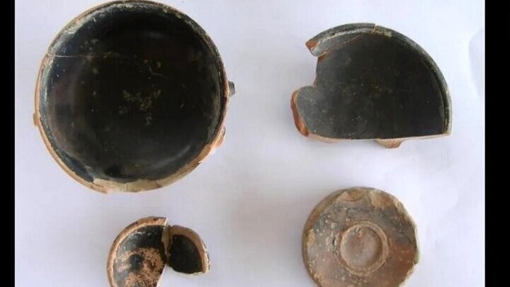 قطعات سفالی آتن باستان که در استوآ کشف شدند