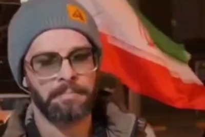 مجتبی شفیعی در تجمعات شبانه: از خودم شرمنده ام؛ امیدوارم رهبر برایمان دعا کند