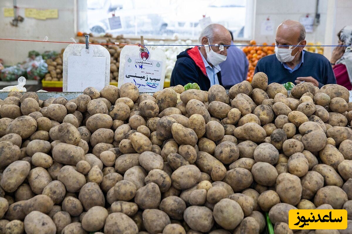 سیب زمینی و لوبیا چیتی روی مرغ و گوشت را سفید کردند
