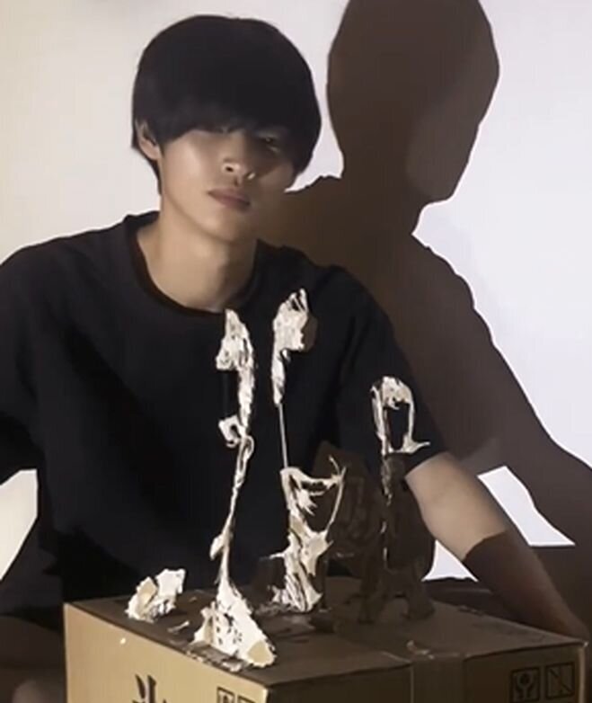 (ویدیو) شاهکار یک هنرمند ژاپنی؛ ساخت چهره رونالدو با سایه و مقوا