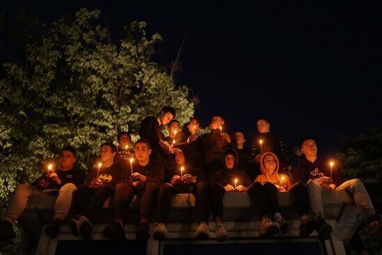 مراسم تشییع دانش آموزان قربانی در یک حادثه تیراندازی یک نوجوان 13 ساله در شهر بلگراد صربستان/ رویترز و آسوشیتدپرس