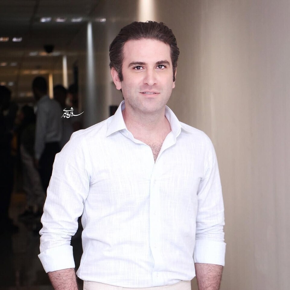 (ویدیو) این سکانس از «لیسانسه‌ها» رو نبینی از کفت رفته!😂😂 / ماجرای جنجالی خواستگاری هوتن شکیبا با کمک گرفتن از زبان فرانسوی