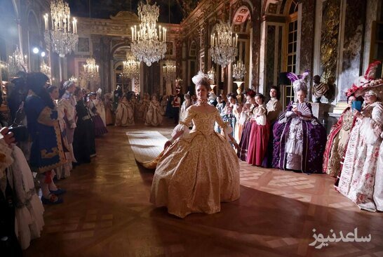مراسم جشن سالانه گالانت در تالار آیینه کاخ ورسای فرانسه. در این ضیافت سالانه صحنه های جشن های مجلل لویی چهاردهم پادشاه سابق فرانسه بازسازی می شود./ خبرگزاری فرانسه