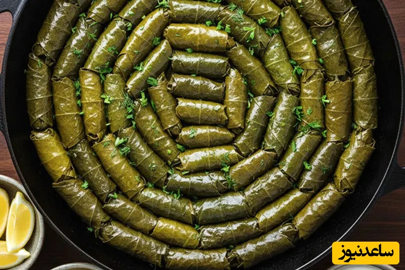 چیدن دلمه برگ مو در قابلمه