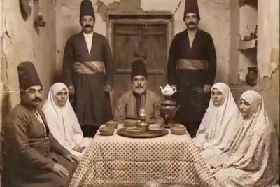 100 سال شب یلدا 🍉 دور یک کرسی؛ از خانه های کاهگلی1300 تا آپارتمان های امروز... همه چیز عوض شد، اما یه چیز موند؛ با هم بودن در شب چله + ویدئو