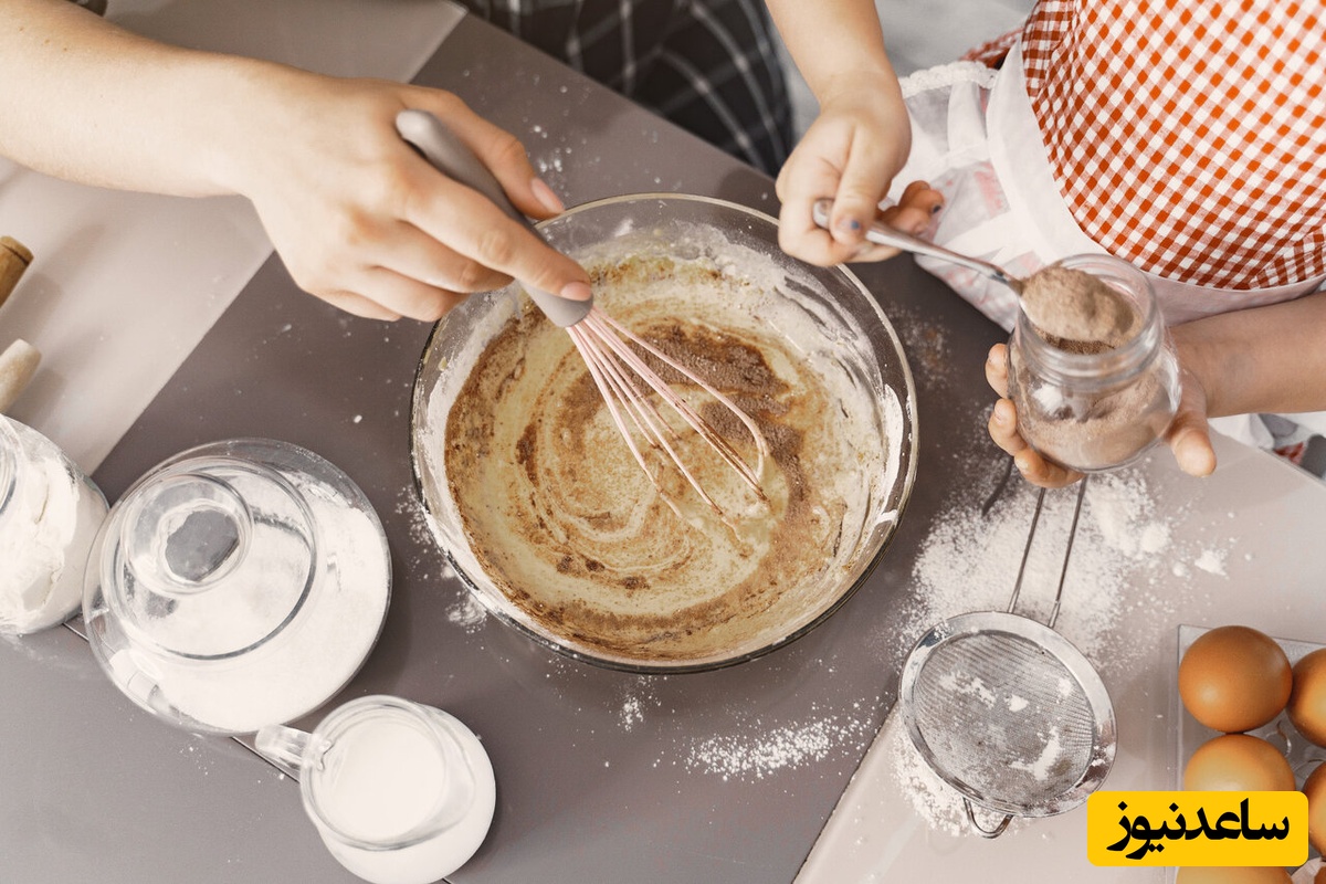 چگونه از بوی زهم تخم مرغ در کیک جلوگیری کنیم؟ ؛ نکات هم زدن تخم مرغ برای کیک
