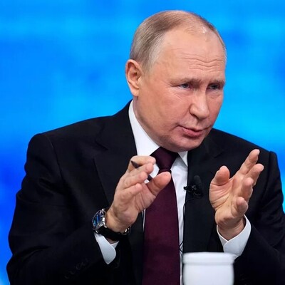 توپ بازی پوتین رئیس جمهور روسیه وسط کاخ کرملین +فیلم/یکم سنگین باش آقای رئیس جمهور!