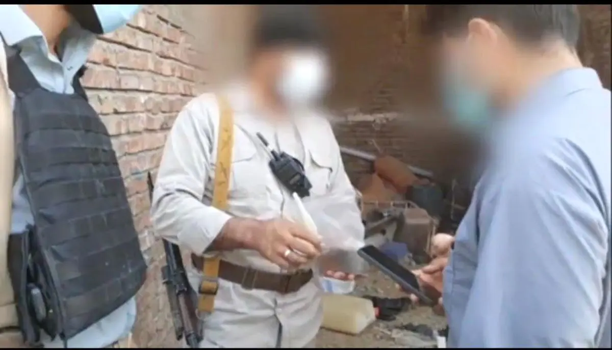 سومین عملیات موفق نیروهای پلیس در 72 ساعت؛ کشف خانه تیمی در شهرستان خاش با مقادیر زیادی مواد پیش‌ساز بمب، جلیقه‌های انتحاری و...+ویدیو