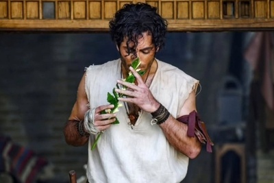 (ویدئو) وقتی پایان‌نامه نوید پورفرج را هم از پا درمی‌آورد!/ تفاوت خنده‌دار روز اول و روز آخر دکتری در دانشگاه