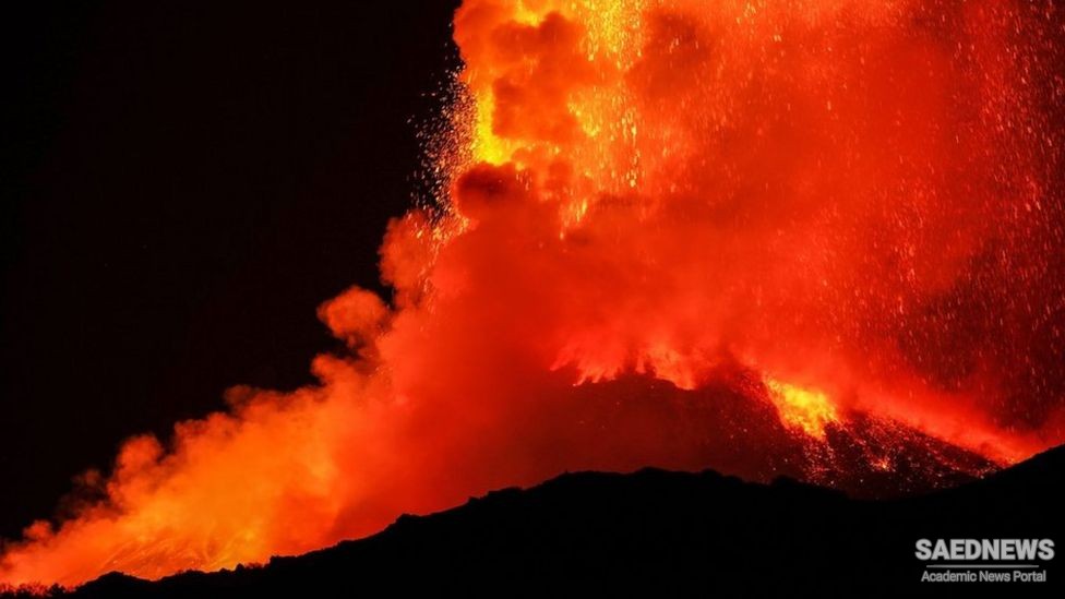 Mount Etna's Eruption Creates Endzeit Scenes in Sicilian Sky