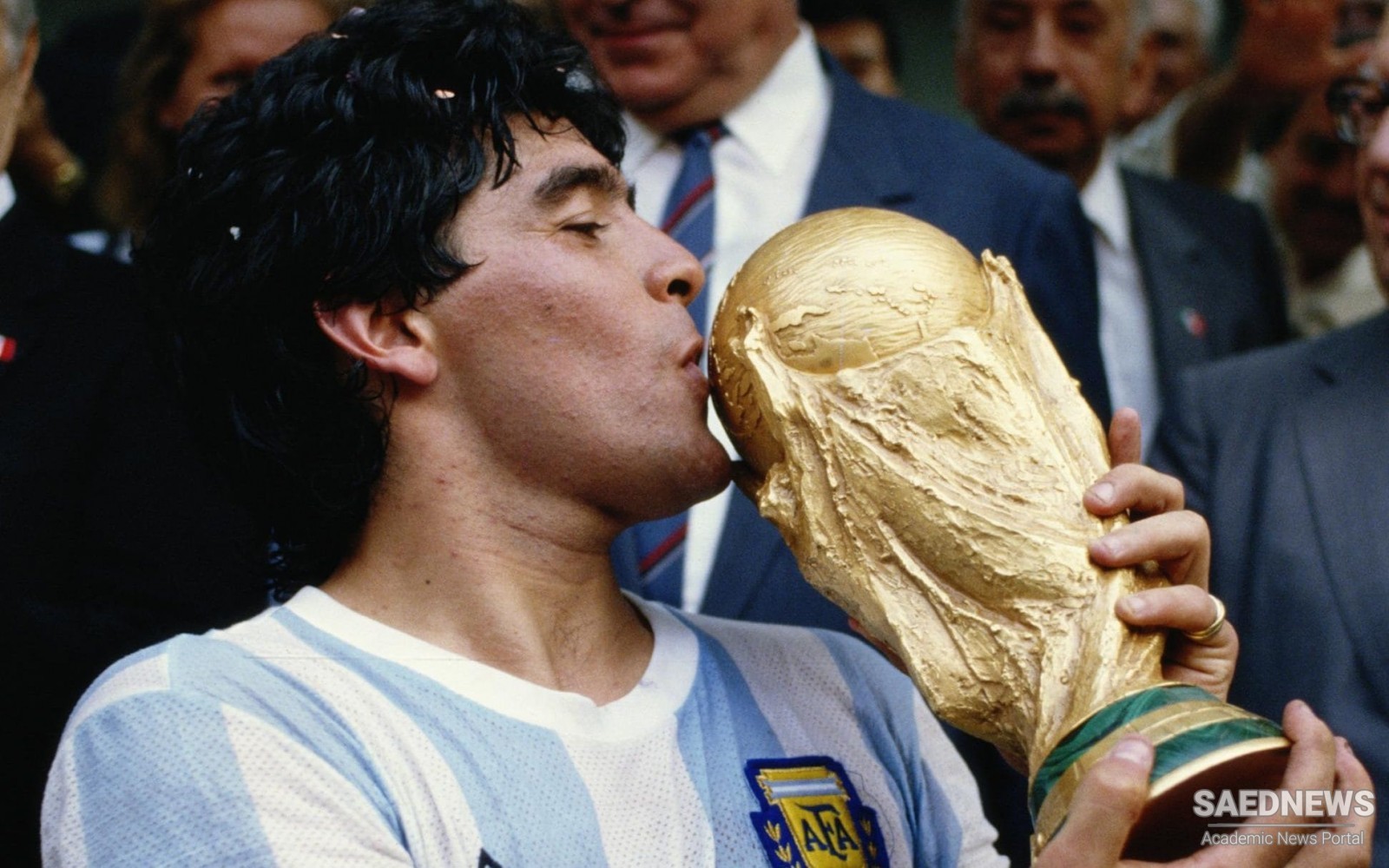 Heartbreaking Death of Argentinian Legendary Striker Diego Maradona at 60