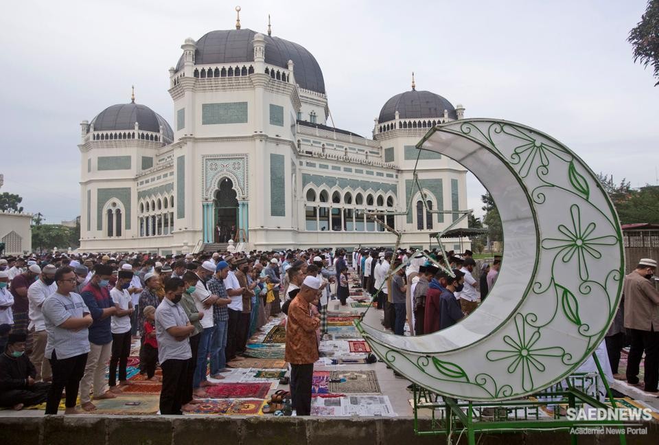 Recitation of Holy Quran on Indonesian Streets in Ramadan
