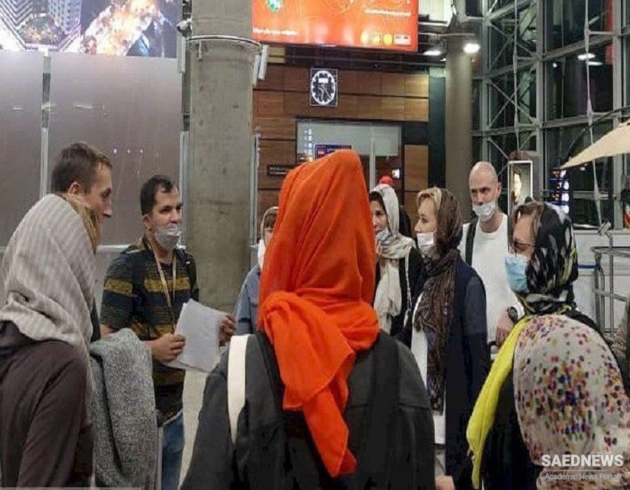 1st group of foreign tourists visiting Iran amid corona pandemic