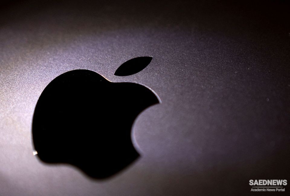 Apple workers at Maryland store vote to unionize, a first for the U.S.