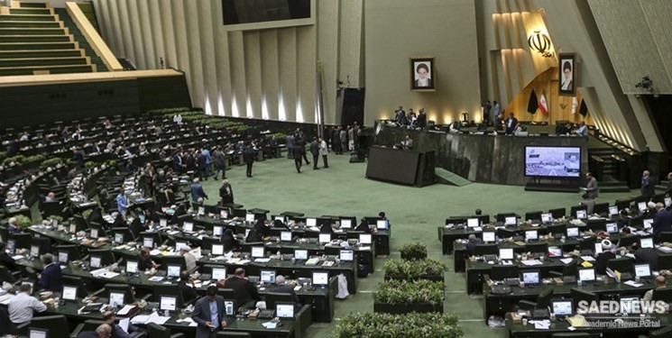 ईरान के उपक्रमों के पुनरुद्धार से पहले संसद ने सभी अमेरिकी प्रतिबंधों को हटाने की आवश्यकता को रेखांकित किया