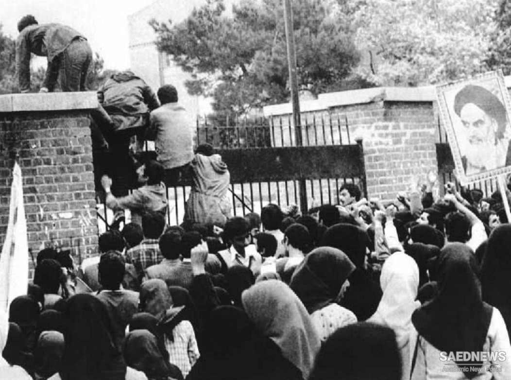 ईरान बंधक संकट 4 नवंबर 1979: ईरानी छात्रों द्वारा अमेरिकी दूतावास पर कब्जा