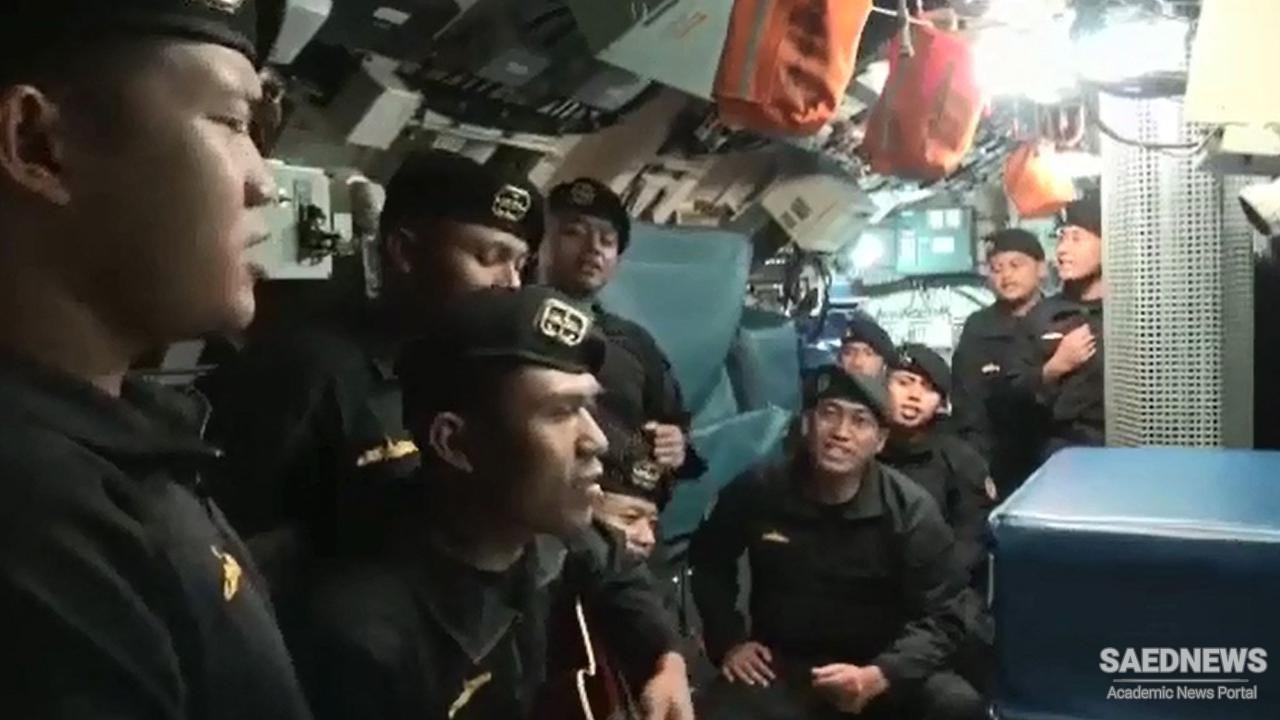 जहाज डूबने से पहले के हफ्तों में इंडोनेशियाई पनडुब्बी चालक दल के गायन को दर्शाता वीडियो