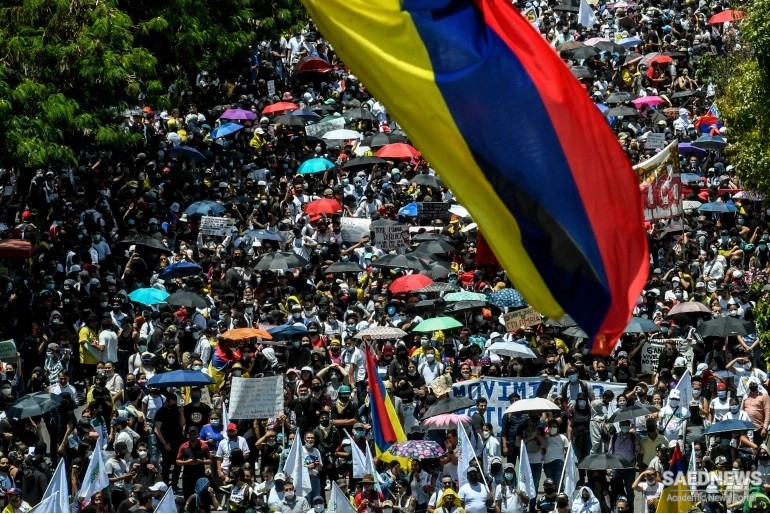 Colombians mass protests
