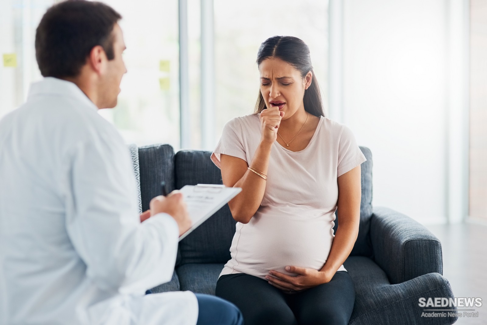प्रेग्‍नेंसी में सूखी खांसी की वजह से बढ़ सकती हैं मुश्किलें, इन घरेलू नुस्‍खे से पाएं राहत (Home remedies for Cough In Pregnancy)