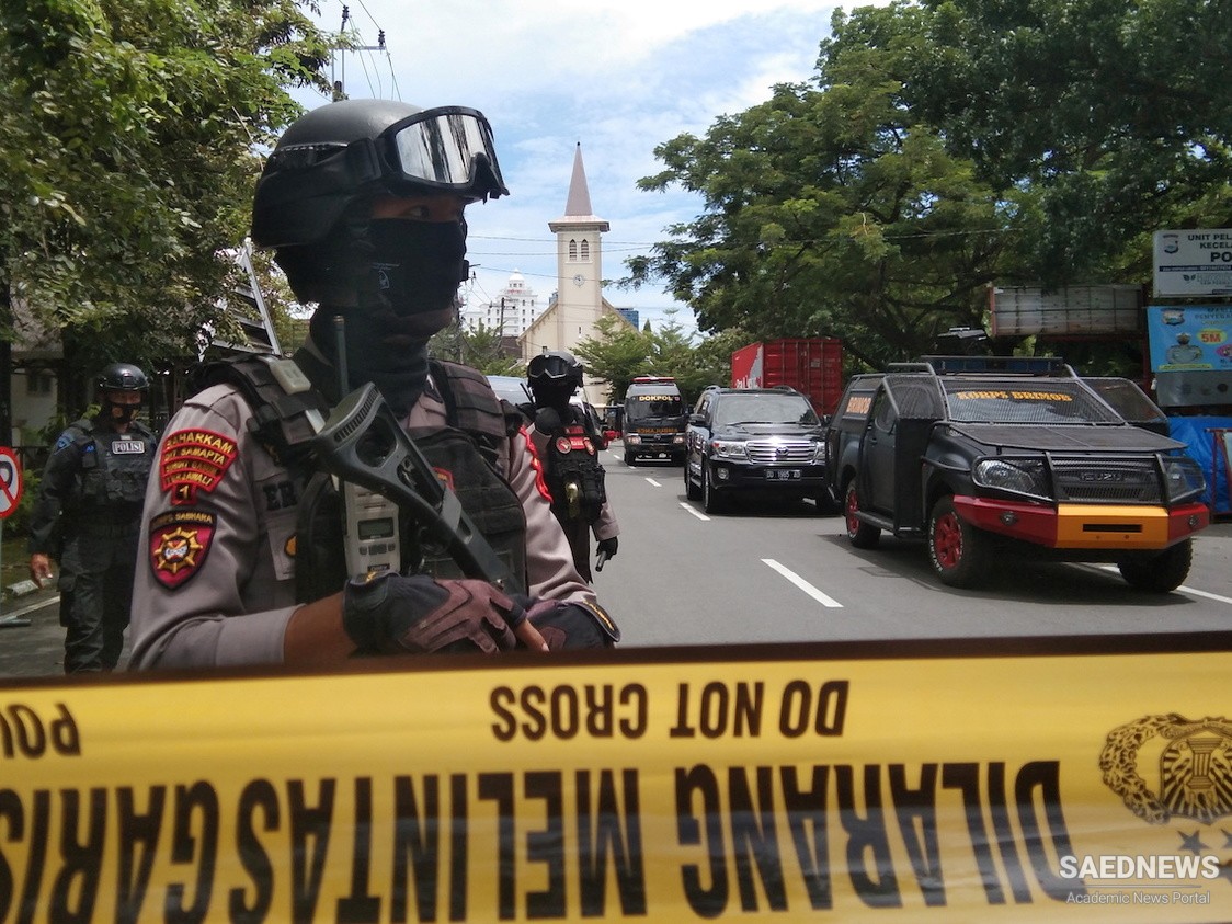 इंडोनेशिया के कैथोलिक चर्च में आत्मघाती हमलावर-बम विस्फोट