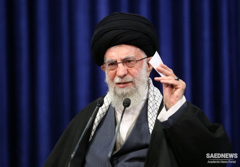 नेता अयातुल्ला सैय्यद अली खामेनेई ने ईरान की स्थापना के गणतंत्रात्मक, इस्लामी पहलुओं पर जोर दिया, 18 जून के मतदान को 'निर्णायक' बताया