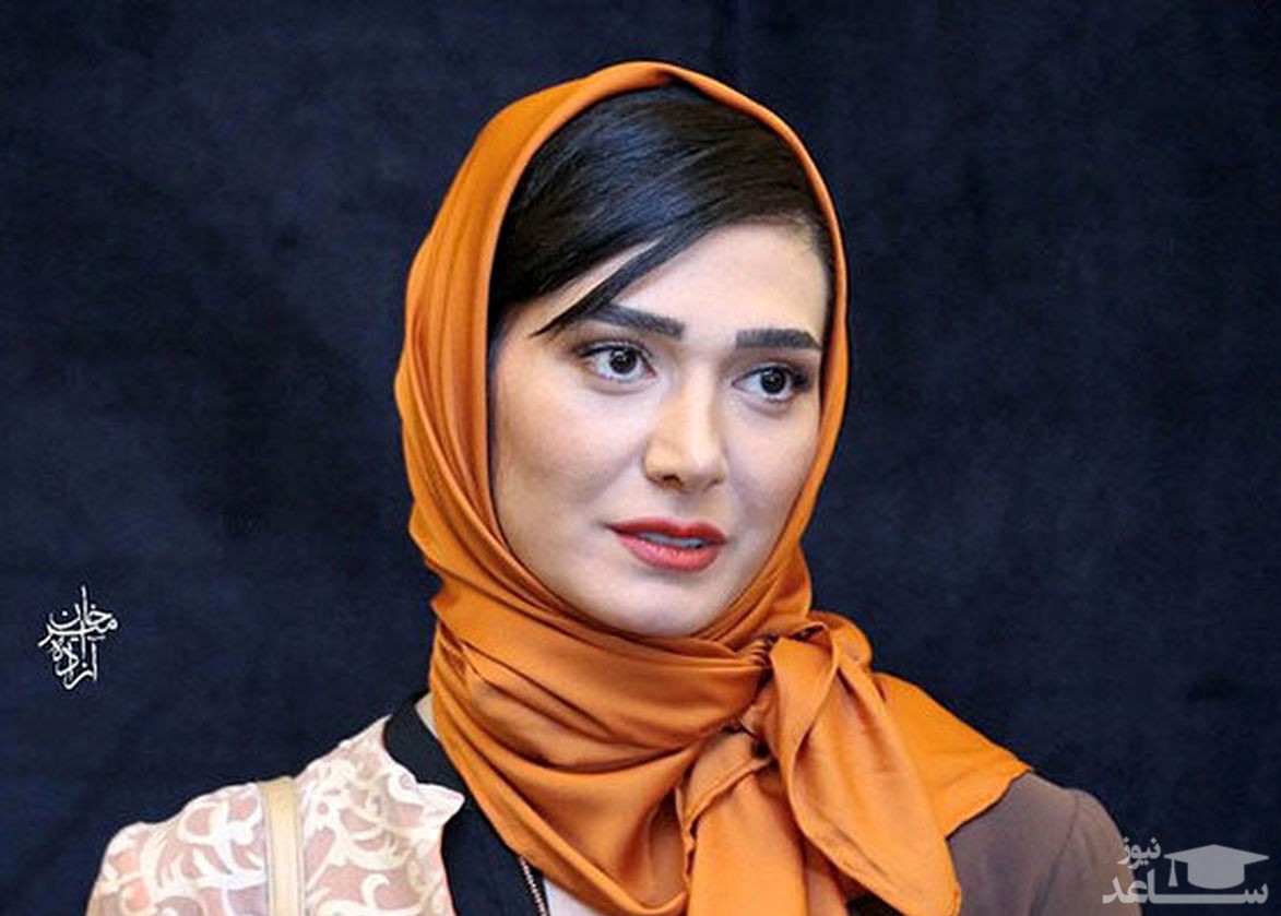 ژست متفکر مینا وحید در ماشین