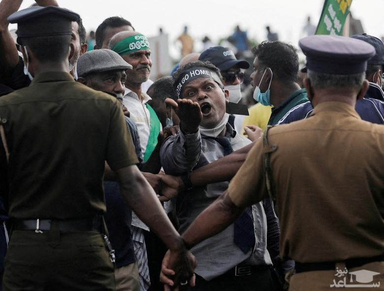 تظاهرات ضد حکومتی در اعتراض به مشکلات اقتصادی و افزایش قیمت مواد غذایی در پایتخت سریلانکا/ رویترز