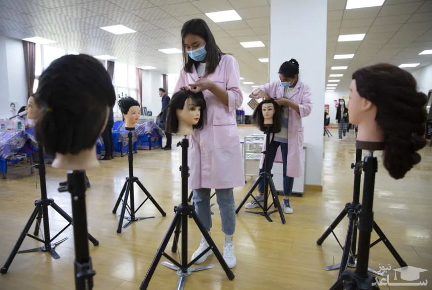 آموزش بافتن مو به دانش آموزان در مدرسه ای در سین کیانگ چین / آسوشیتدپرس