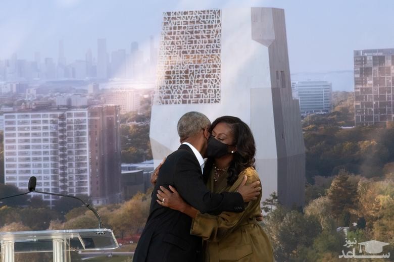 اوباما و همسرش در مراسم کلنگ زنی ساخت مرکز "باراک اوباما" در شهر شیکاگو آمریکا