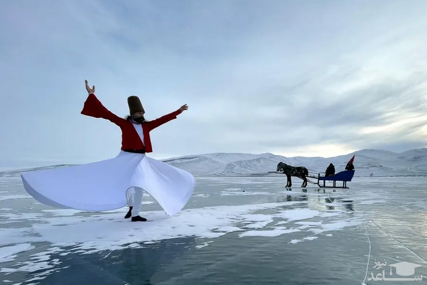 رقص سماء یک درویش روی دریاچه یخزده "چیلدیر" در "اردهان" ترکیه/ خبرگزاری آناتولی