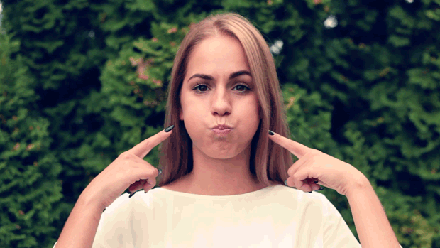 تمرین ورزشی صورت برای از بین بردن خط خنده