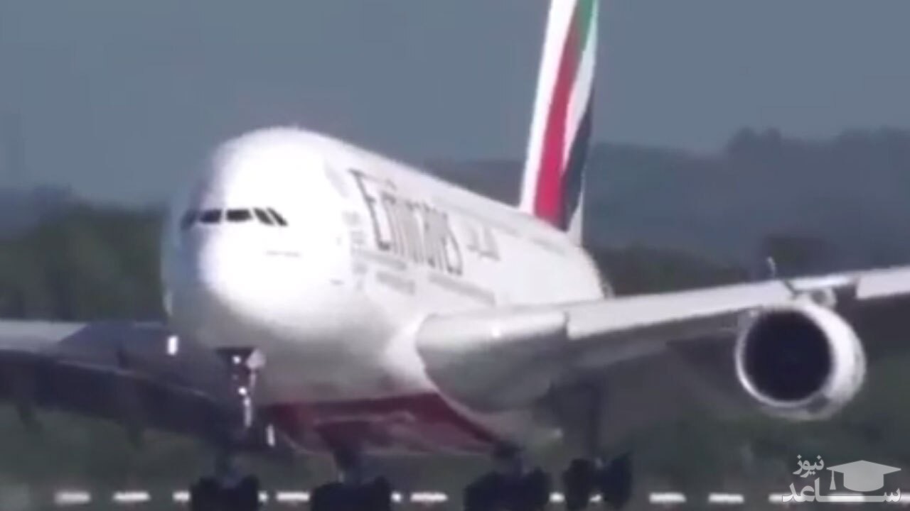 (فیلم) لحظه فرود دشوار یک هواپیما در امارات