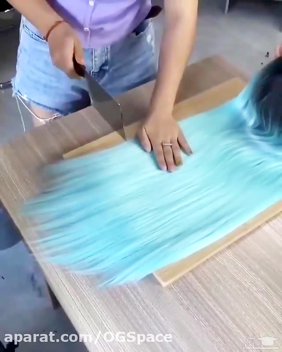 (فیلم) کوتاهی عجیب و غریب مو با ساطور!